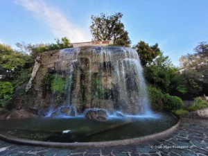 Colline du château : la cascade