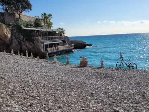 Cairns de la Riviera d'Antibes à Monaco et Nice en particulier