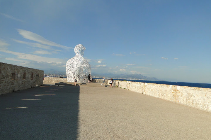 Nomade, sculpture monumentale de Jaume Plensa à Antibes