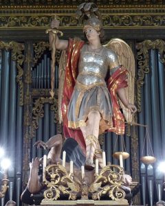 Basilique Saint Michel Archange dans le Vieux Menton, statue de Saint Michel Archange