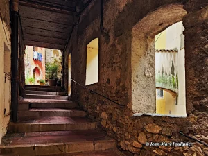 Passage sous les maison dans le Vieux Menton