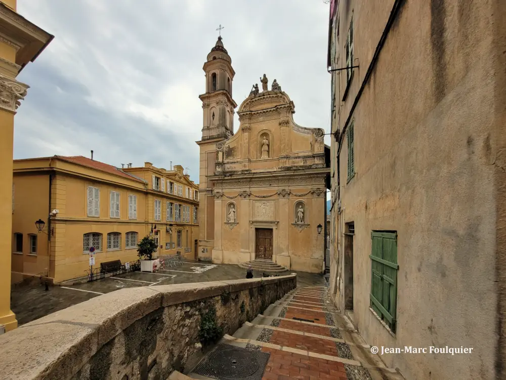 Eglise des Pénitents blancs dans le Vieux Menton