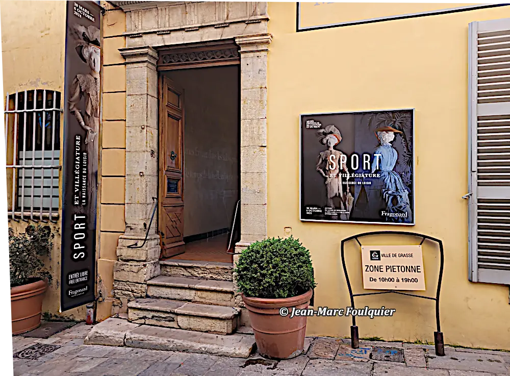 Visit the Musée provençal du costume et du bijou in Grasse