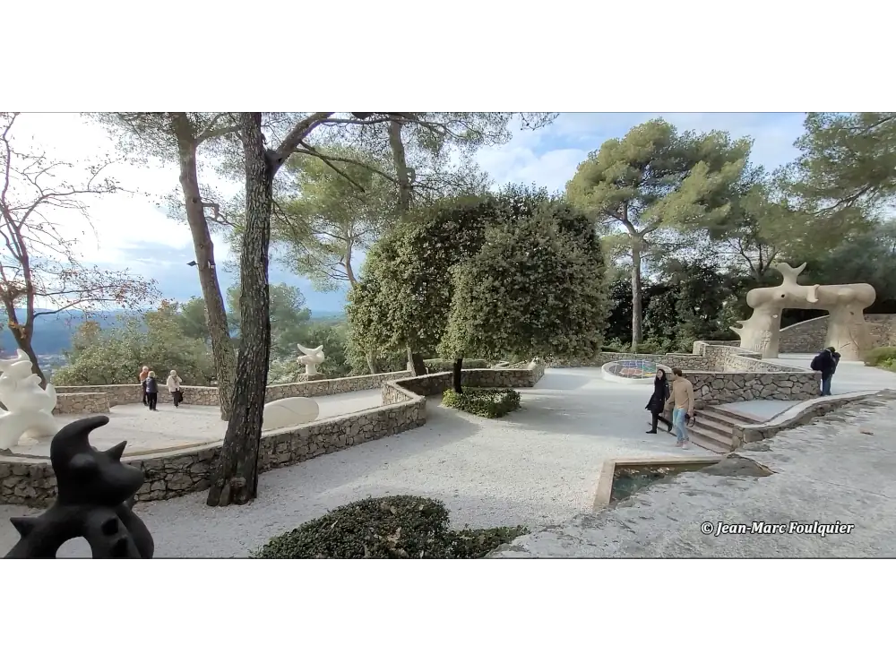 Miró labyrinth in Fondation Maeght Saint-Paul-de-Vence