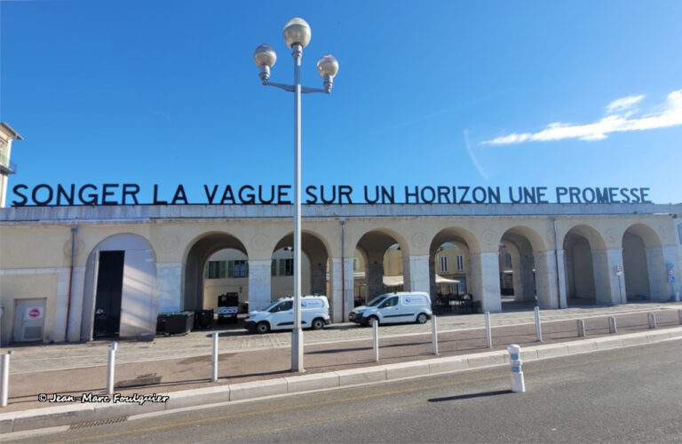 Songer la vague sur un horizon une promesse