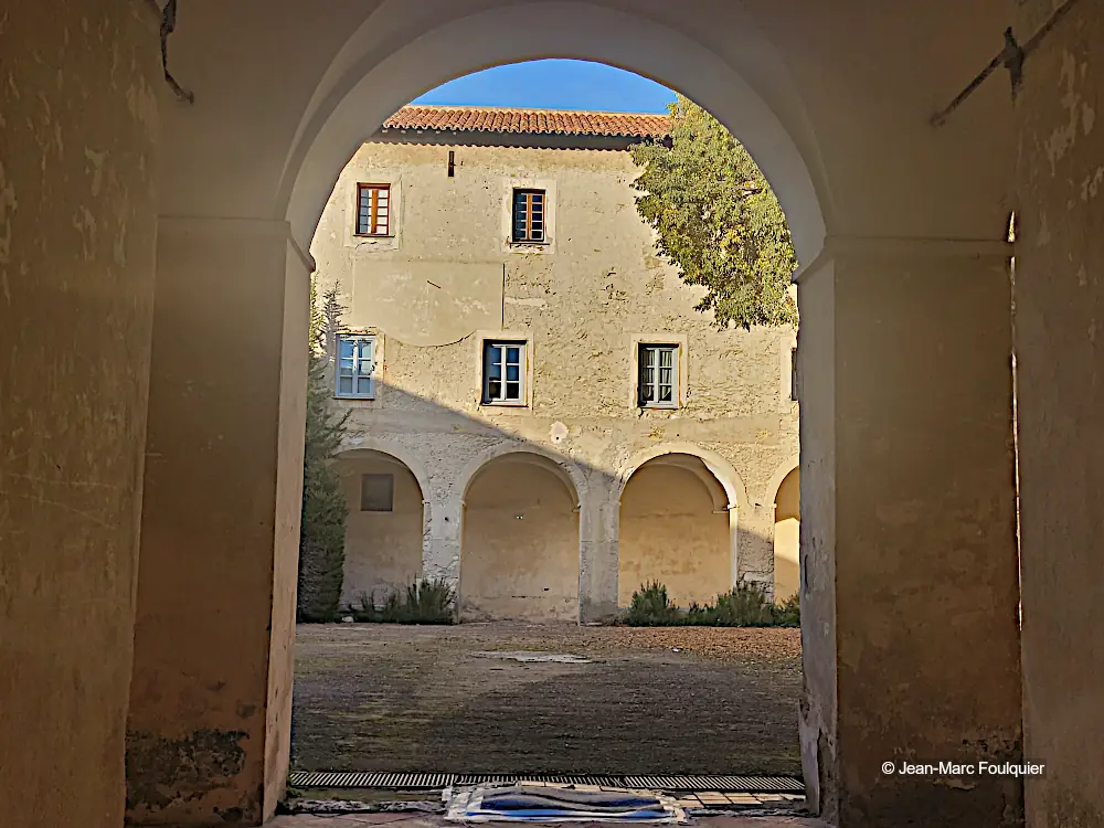 cloître du monastère de Cimiez à Nice